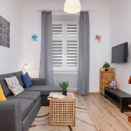 Wyjatkowy Apartament Z Antresola W Centrum Krakowa By Renters Apartamento