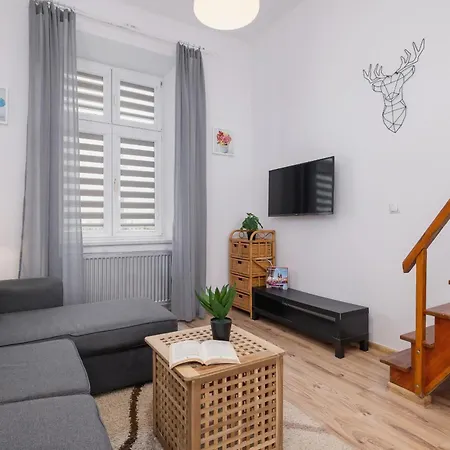 Wyjatkowy Apartament Z Antresola W Centrum Krakowa By Renters Cracóvia